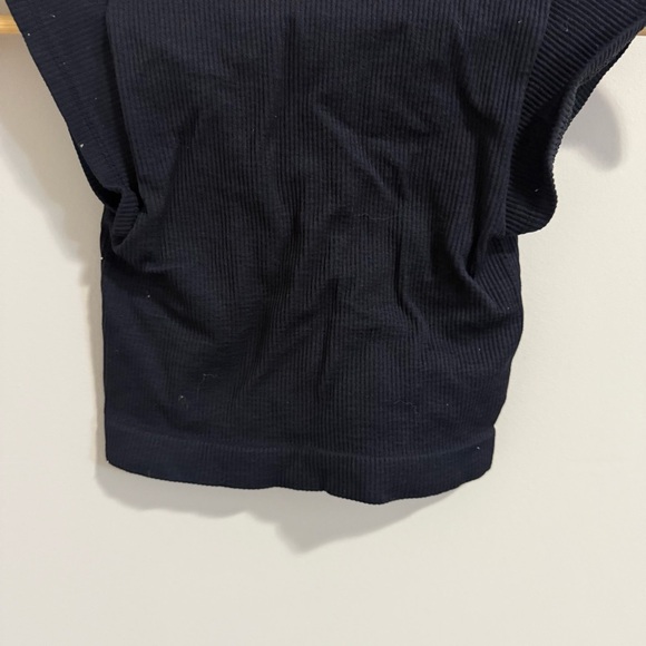 3/$20⚡️ Urban Outfitters Out From Under Short Sleeve V-Neck Crop Top Shirt - Picture 9 of 11